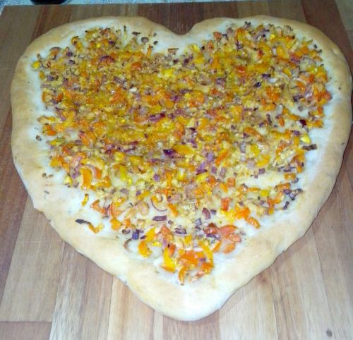 heart shaped Pizza with veggies